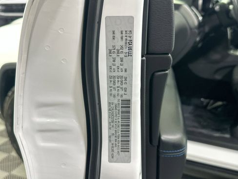 Used 2019 Jeep Grand Cherokee Laredo image 40