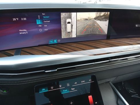 Used 2026 Cadillac Escalade Platinum Sport w/ LPO, ONYX Package image 18