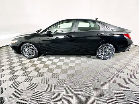 Used 2024 Hyundai Elantra Blue FWD image 6
