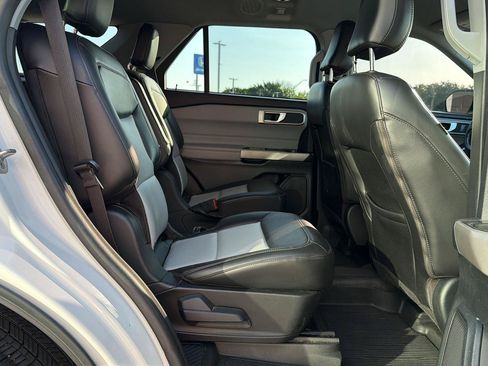 Used 2022 Ford Explorer XLT w/ Equipment Group 202A RWD image 40