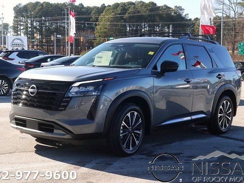 New 2026 Nissan Pathfinder Platinum image 3