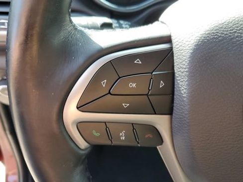 Certified 2021 Jeep Grand Cherokee Laredo w/ Security & Convenience Group AWD/4WD image 9