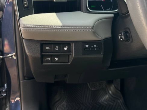 Used 2019 Toyota Avalon Limited FWD image 18