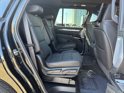 Used 2025 Cadillac Escalade V image 19