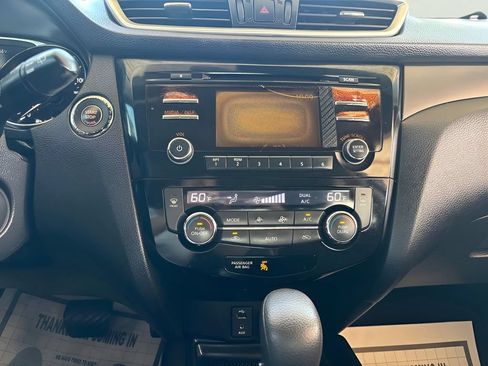 Used 2014 Nissan Rogue SV FWD image 19