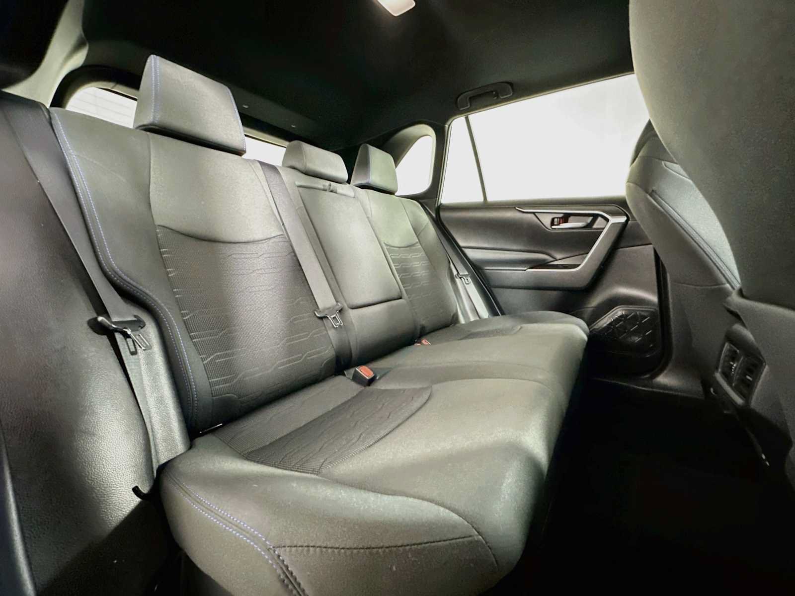 Used 2022 Toyota RAV4 SE w/ Convenience Package AWD/4WD image 25