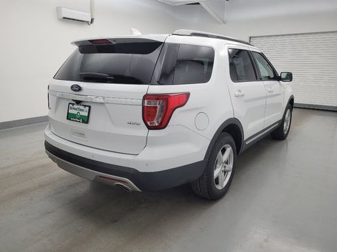 Used 2017 Ford Explorer XLT AWD/4WD image 9