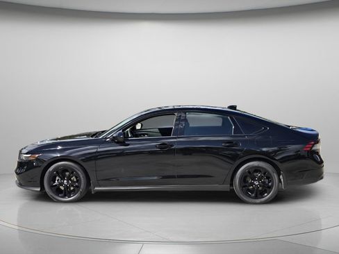 Used 2025 Honda Accord SE image 4