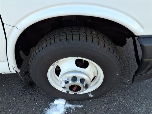 Used 2022 GMC Savana 3500 Extended image 18