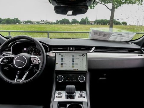 Used 2026 Jaguar F-PACE R-Dynamic S AWD/4WD image 17