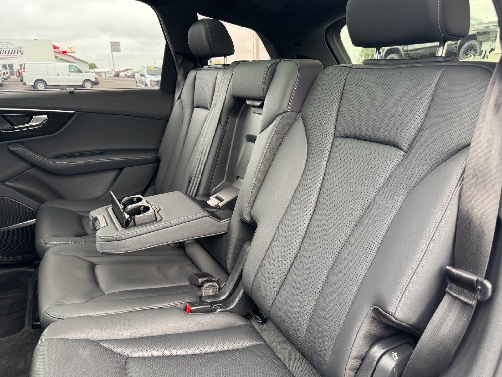 Used 2025 Audi Q7 3.0T Premium Plus AWD/4WD image 38