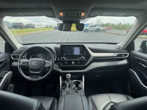 Used 2022 Toyota Highlander XLE image 16