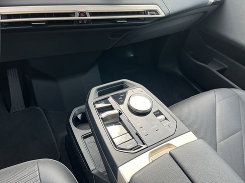 Used 2025 BMW iX xDrive50 image 10