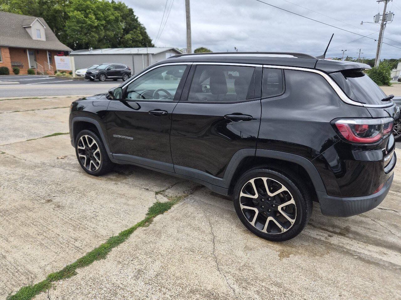 Used 2018 Jeep Compass Limited w/ Navigation Group AWD/4WD image 4