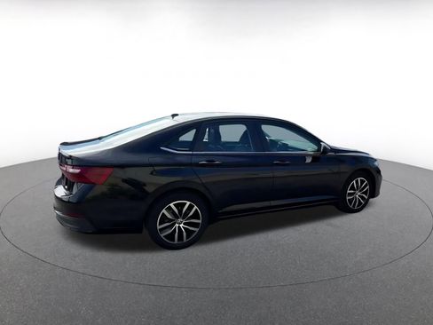 Used 2025 Volkswagen Jetta SE image 15