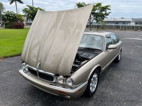 Used 2000 Jaguar XJ8 RWD image 25