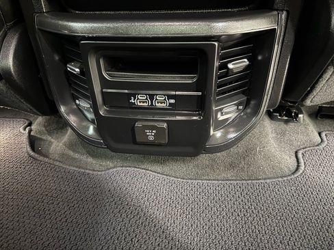 Used 2019 RAM 1500 Laramie AWD/4WD image 23