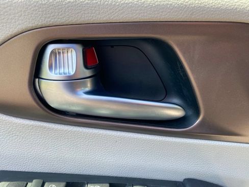 Used 2020 Chrysler Voyager LX FWD image 14