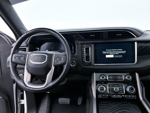 Used 2024 GMC Yukon Denali w/ Advanced Technology Package image 9