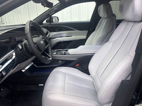 New 2025 Cadillac Lyriq Luxury image 6