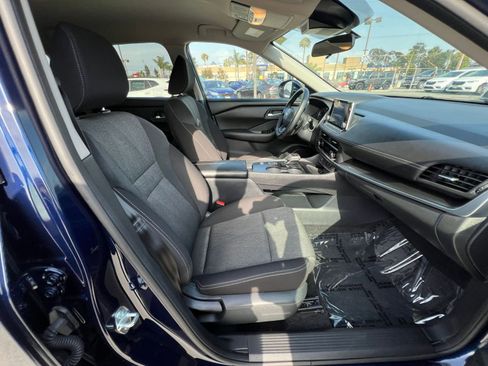 Used 2025 Nissan Rogue SV FWD image 41