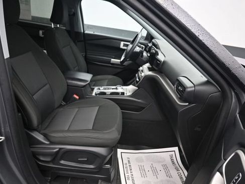 Used 2023 Ford Explorer XLT AWD/4WD image 10