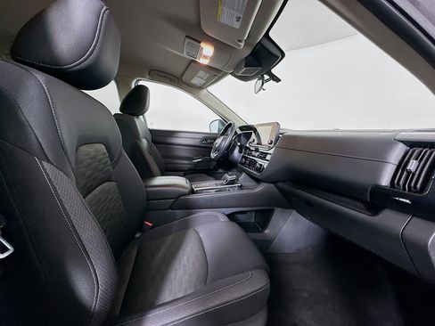 Used 2025 Nissan Pathfinder SV image 32