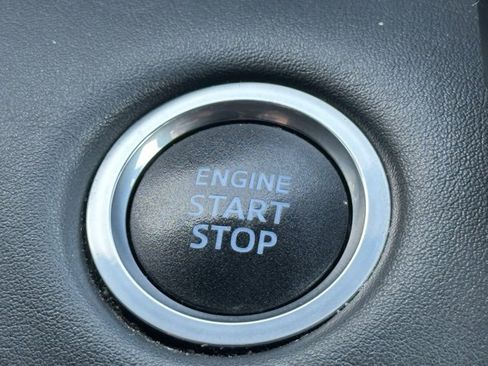 Used 2020 Toyota Highlander XLE image 20