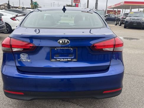 Used 2017 Kia Forte LX w/ LX Popular Package image 6