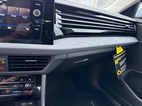 New 2026 Volkswagen Jetta SE FWD image 13