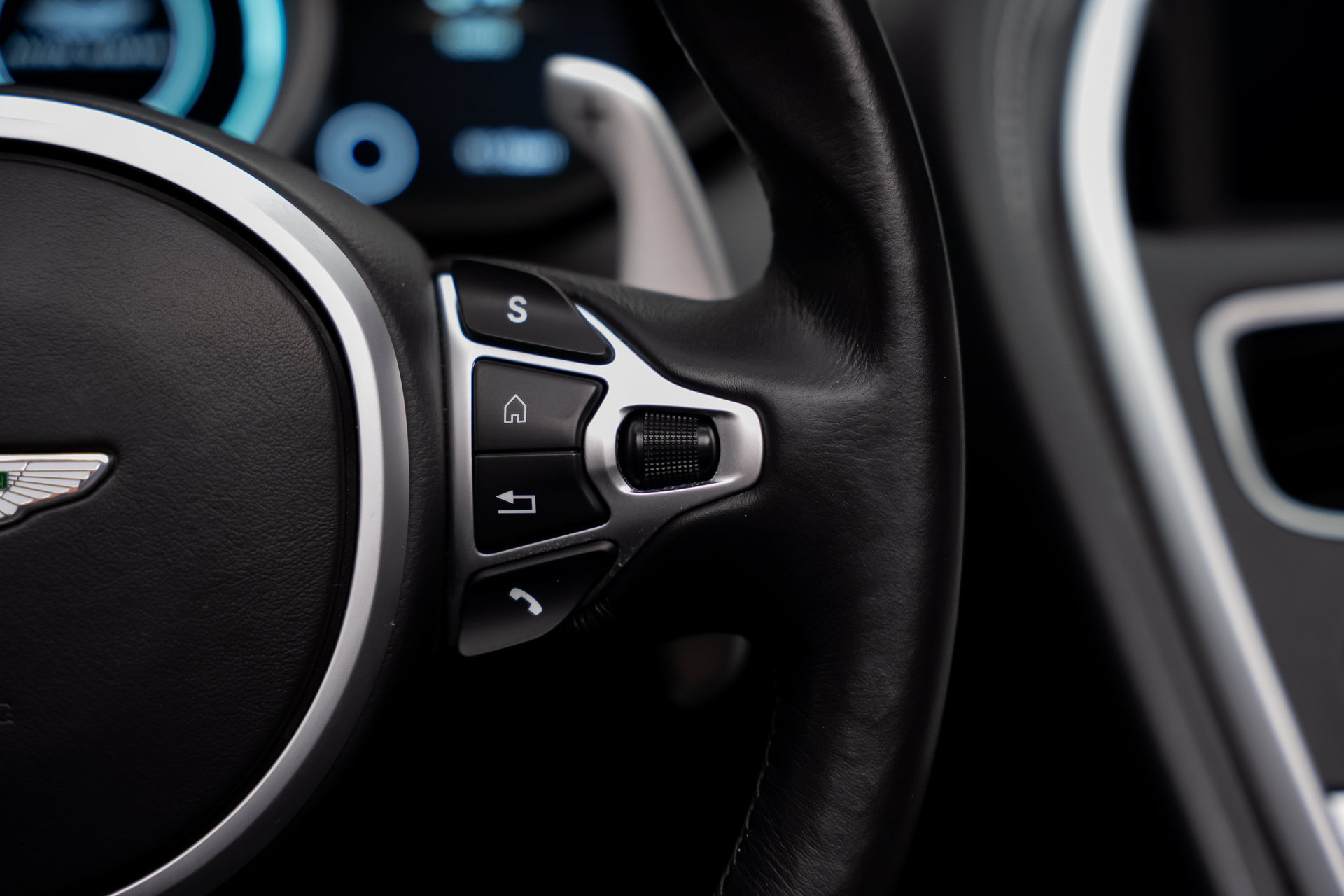 Used 2019 Aston Martin DB11 Volante RWD image 45