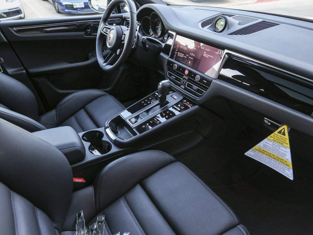 Certified 2026 Porsche Macan AWD/4WD image 37