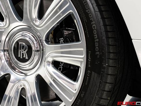Used 2018 Rolls-Royce Dawn RWD image 25
