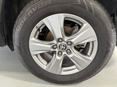Used 2024 Toyota RAV4 XLE w/ Convenience Package AWD/4WD image 33