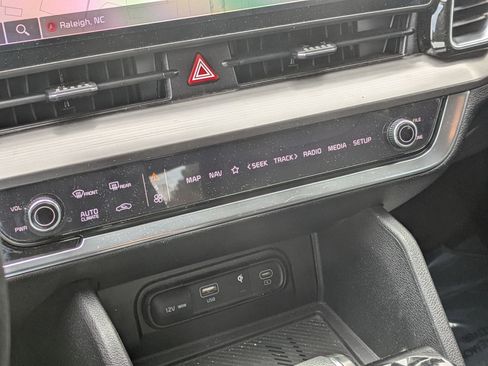 Used 2023 Kia Sportage EX image 15