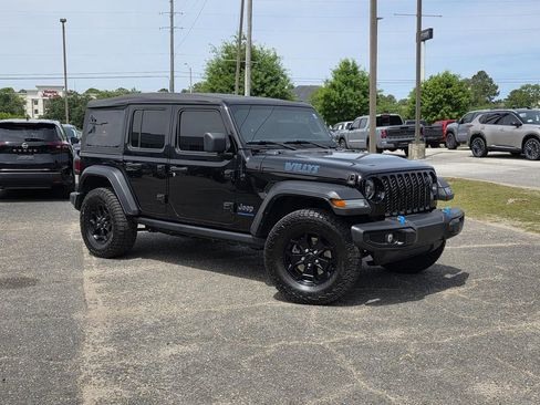 Used 2023 Jeep Wrangler Unlimited w/ Cold Weather Group AWD/4WD image 2