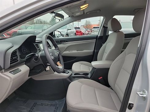 Used 2019 Hyundai Elantra SE image 15