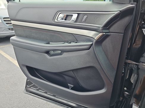 Used 2019 Ford Explorer XLT w/ Equipment Group 202A FWD image 32