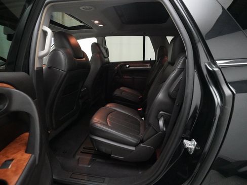 Used 2010 Buick Enclave CXL image 16