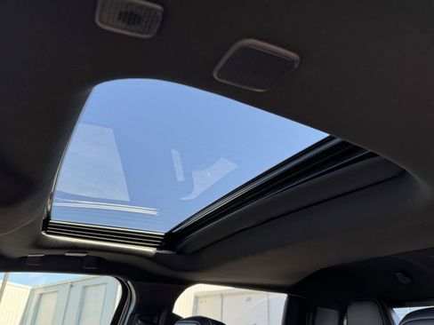 Used 2025 Toyota Tacoma Limited image 4