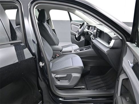 New 2026 Volkswagen Tiguan SE image 14