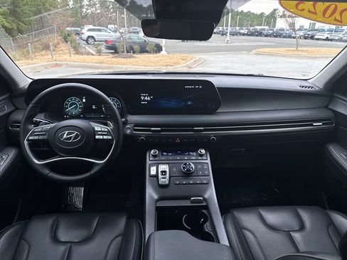 Used 2023 Hyundai Palisade Limited w/ Winter Package image 16