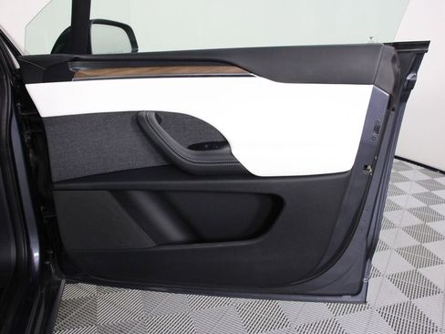 Used 2023 Tesla Model X Standard Range image 20