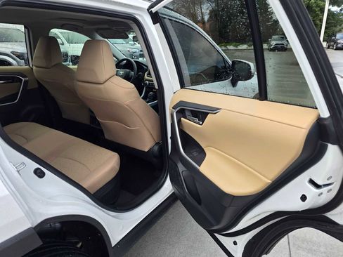 Certified 2025 Toyota RAV4 XLE image 33