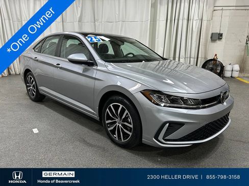 Used 2025 Volkswagen Jetta SE w/ Sunroof Package FWD image 1