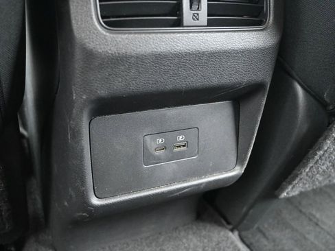 Used 2023 Nissan Rogue SV image 18