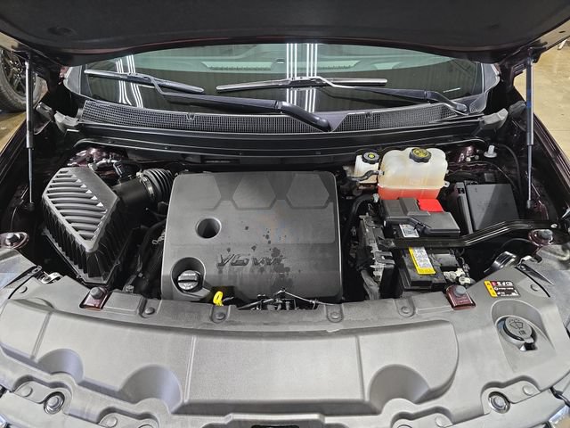 Used 2023 Chevrolet Traverse LT w/ LPO, Floor Liner Package FWD image 32