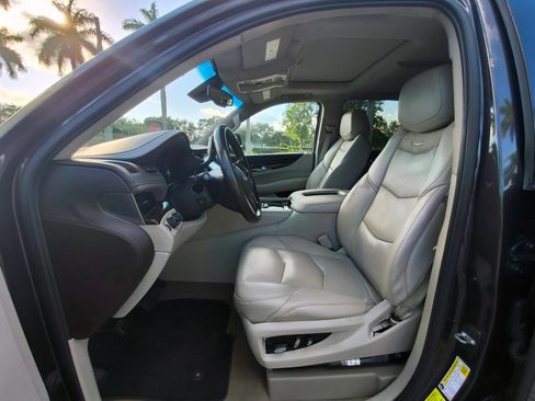 Used 2016 Cadillac Escalade Luxury AWD/4WD image 6