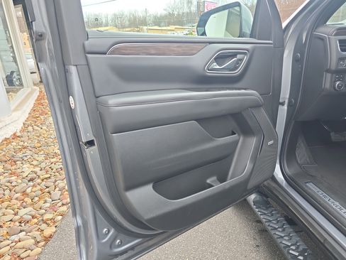 Used 2022 Chevrolet Tahoe Z71 w/ Luxury Package image 17