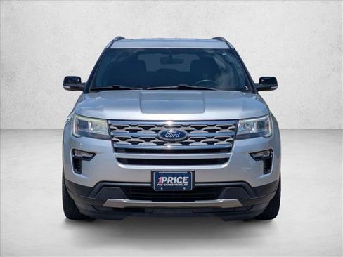 Used 2018 Ford Explorer XLT w/ Equipment Group 201A FWD image 2